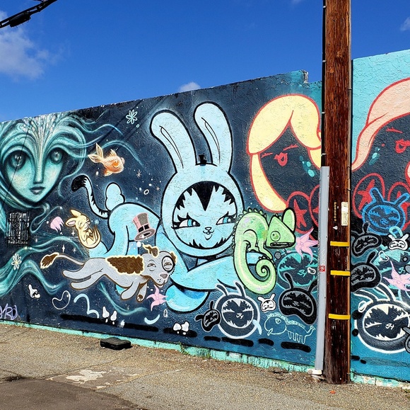 Meet your Posher, Moniquechristina - Picture 3 of 4